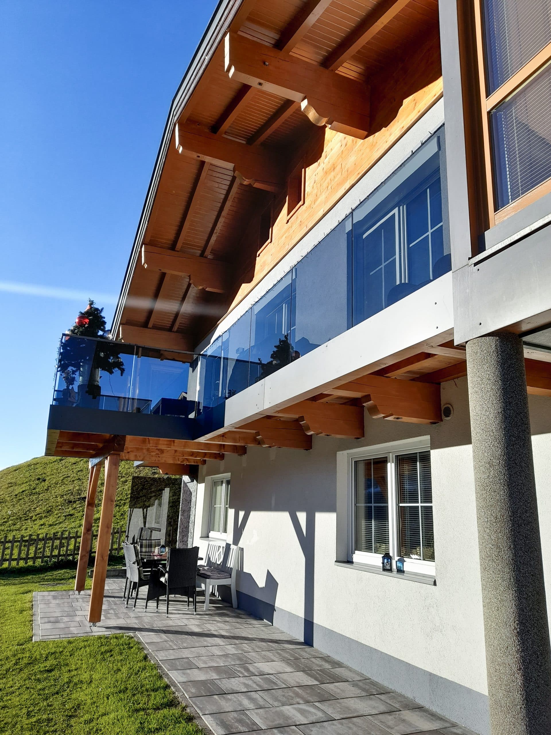 Stolpfritt glasräcke i laminerat glas