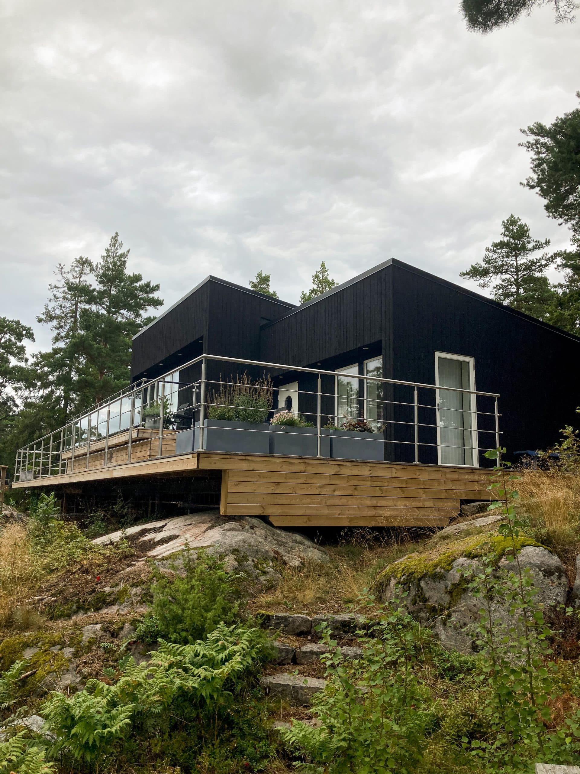 Rostfritt räcke med stänger