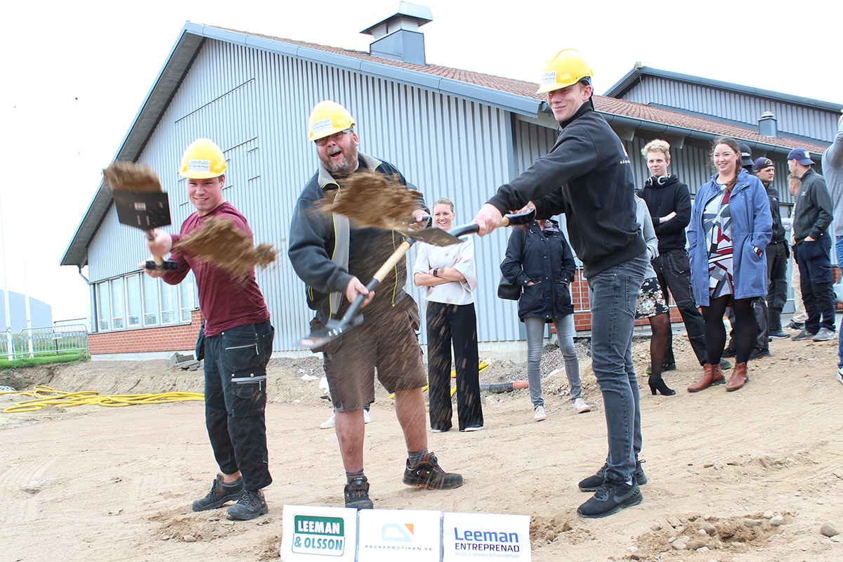 Många spadtag togs idag när Räckesbutiken firade byggstart för nya lokalerna!